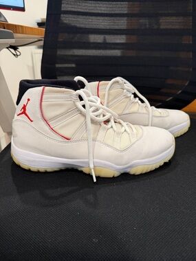 Nike Air Jordan 11 Retro Platinum Tint - Size M9.5